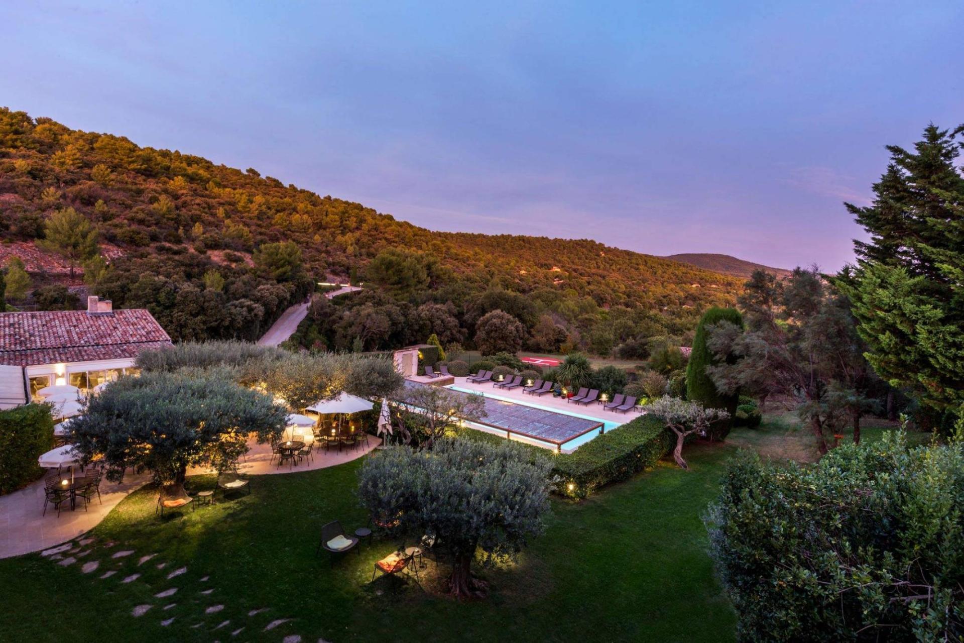 La Table du Calalou et sa piscine